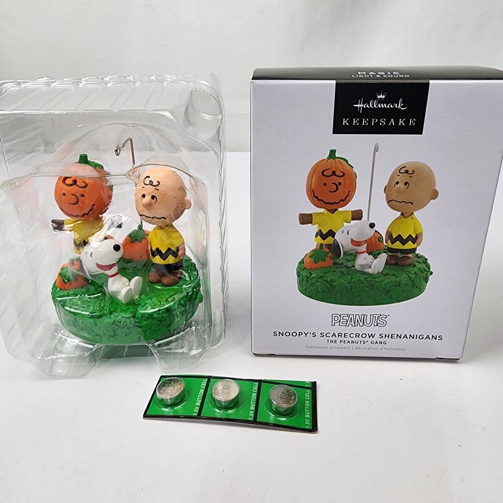 Snoopy Peanuts Hallmark Magic 2022 Halloween Scarecrow Shenanigans Charlie Brown